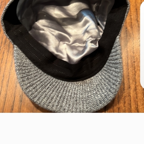RARE HTFJuicy Couture Silver Metallic Cadet Style Cap Knit With Pink Embroidery - Picture 7 of 7